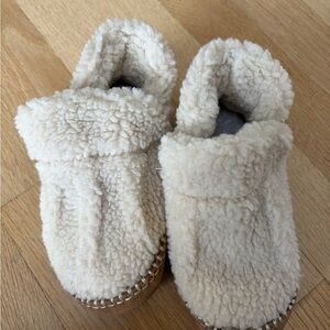 L.L. Bean Kids Cream Sherpa Slip-On Slippers